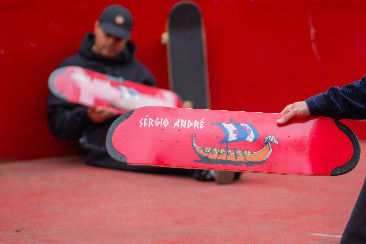 4Msb Skateboard Deck boat collection Drakkar Sérgio André. Red deck with TIPtech for longer durability and better pop.