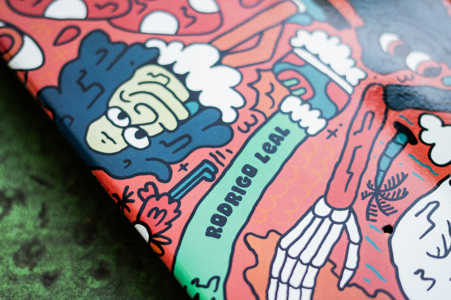 4Msb skateboard deck Doodle Rodrigo Leal multicolour, close-up.