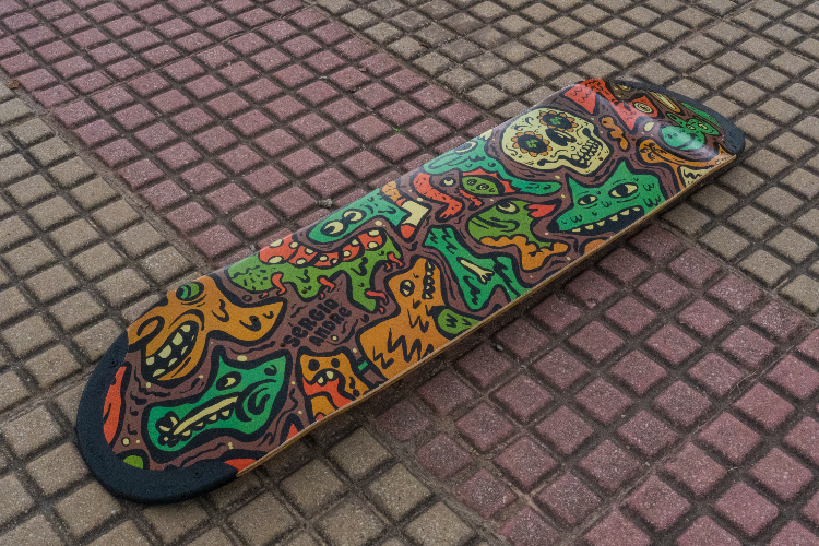 4Msb skateboard deck Doodle Sérgio André multicolor with TIPtech for better pop and durability, signature deck Pro rider Sérgio André.