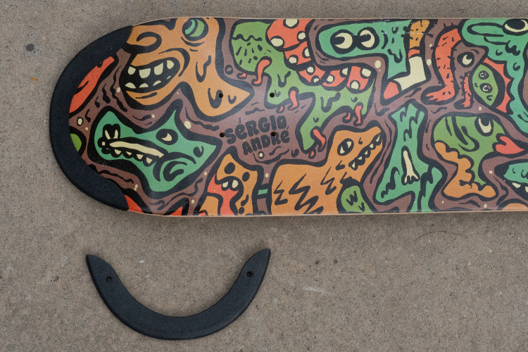 4Msb skateboard deck Doodle Sérgio André multicolor with TIPtech for better pop and durability, signature deck Pro rider Sérgio André.