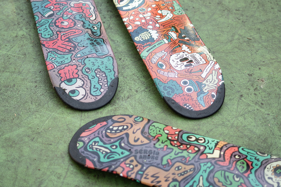 4Msb skateboard deck Doodle exists in three variants, one for each 4Msb pro rider Sérgio André, Rodrigo Leal och Tiago Picomano. With TIPtech for better pop and durability.