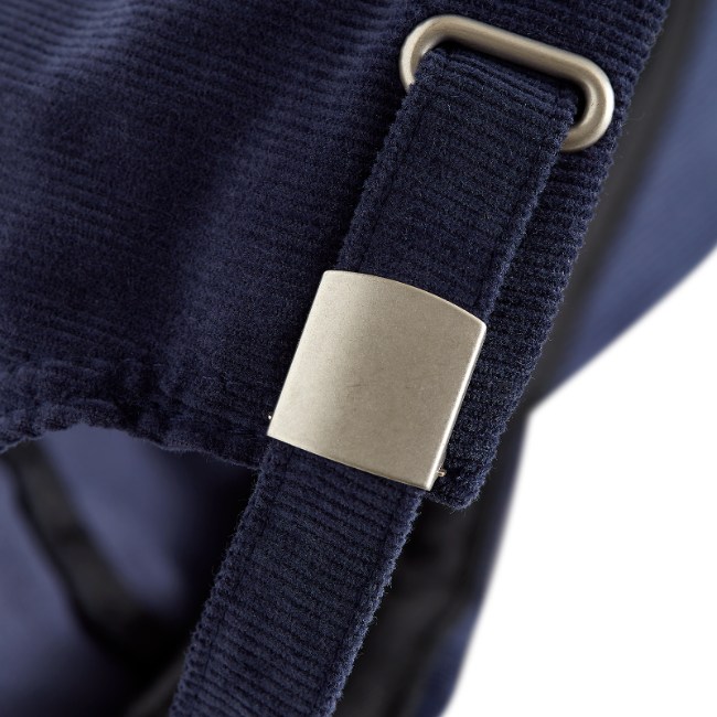 4Msb corduroy cap Quatro. Close-up self-fabric strap with silver effect buckle and grommet on the back.