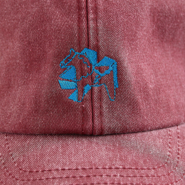 Vintage red 4Msb dad cap, close-up on the embroidered blue Dala horse on the front.