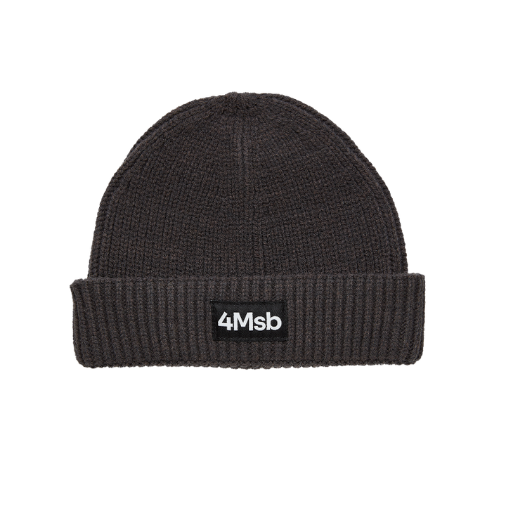 Fisherman beanie edge graphite grey with 4Msb logo on the front.