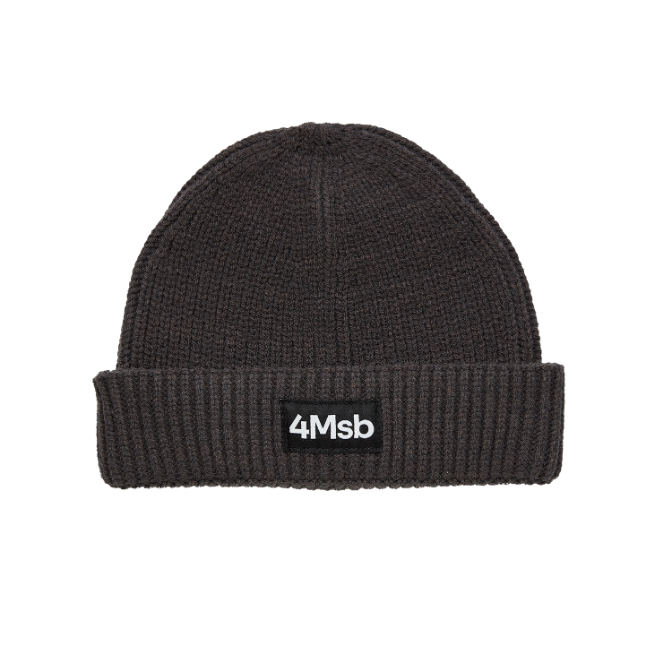 Fisherman beanie edge graphite grey with 4Msb logo on the front.