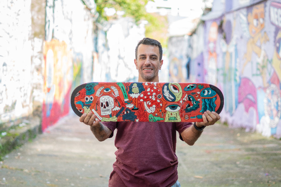 4Msb pro rider Rodrigo Leal showing his signature skateboard deck Doodle Rodrigo Leal multicolour with TIPtech for better pop and durability.