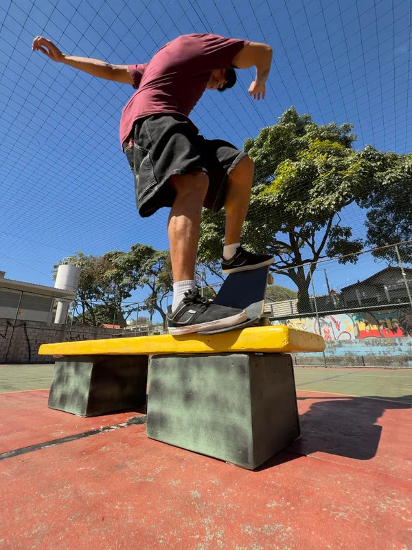 4Msb team rider Adriano Alvarez  frontside nosebluntslide.