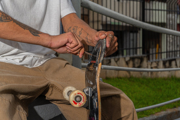 Team rider Hadriel Junior tooling his skateboard deck, unscrewing the replacement TIP.