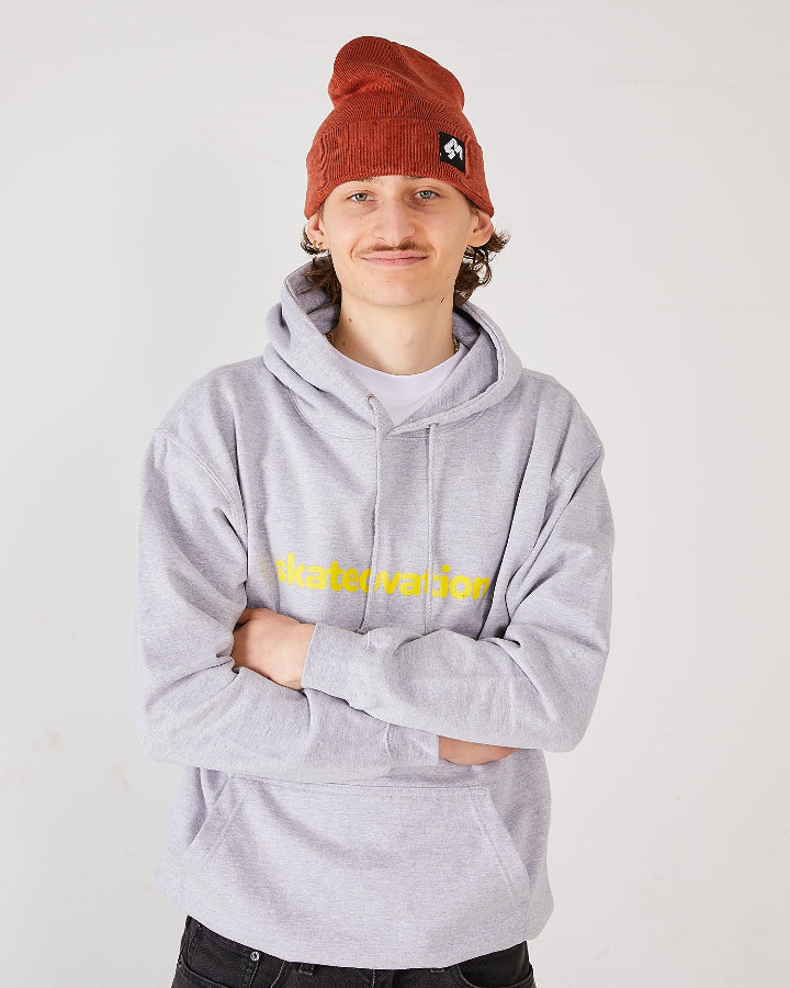 Skaterboarder wearing 4Msb cuffed beanie quatro rust and skateovation hoodie core heather grey.