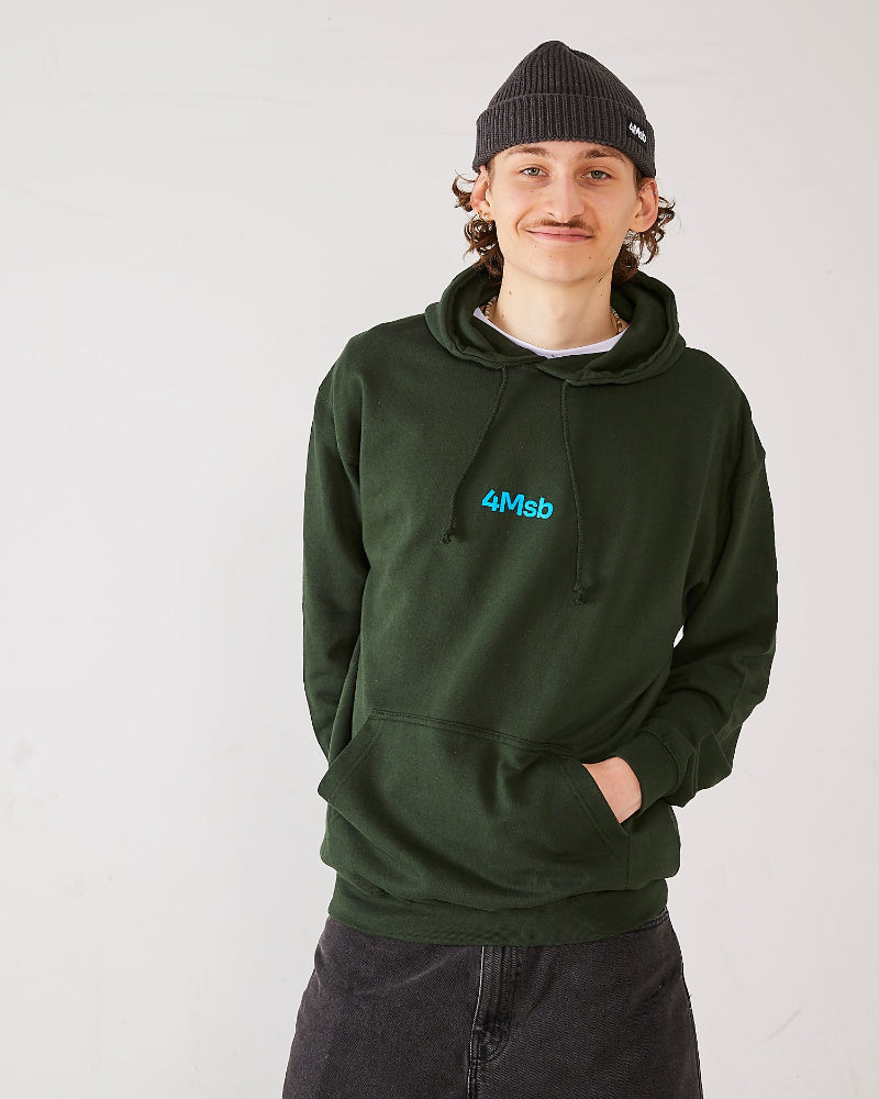 Skater wearing 4Msb fisherman beanie edge graphite grey and 4Msb hoodie forest green.