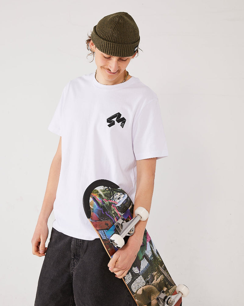 Skater wearing 4Msb T-shirt Quatro white, 4Msb fisherman beanie Edge color olive. Holding 4Msb skateboard deck Collage Enelbrekt with TIPtech.