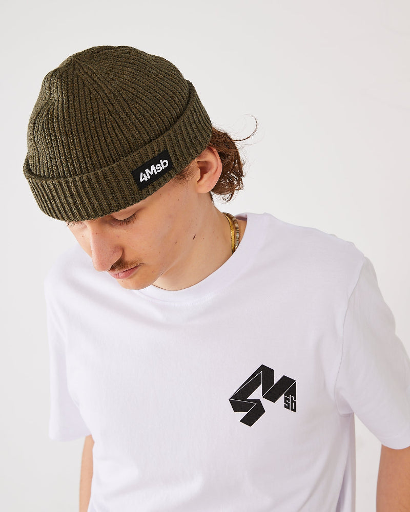 Skateboarder wearing 4Msb fisherman beanie Edge olive and Quatro t-shirt white.