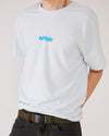 Skater facing forwarda wearing a 4Msb t-shirt in the colour ice blue with dala horse on the back (not seen in the picture) and a 4Msb webbing belt Quatro in the colour olive with black buckle.