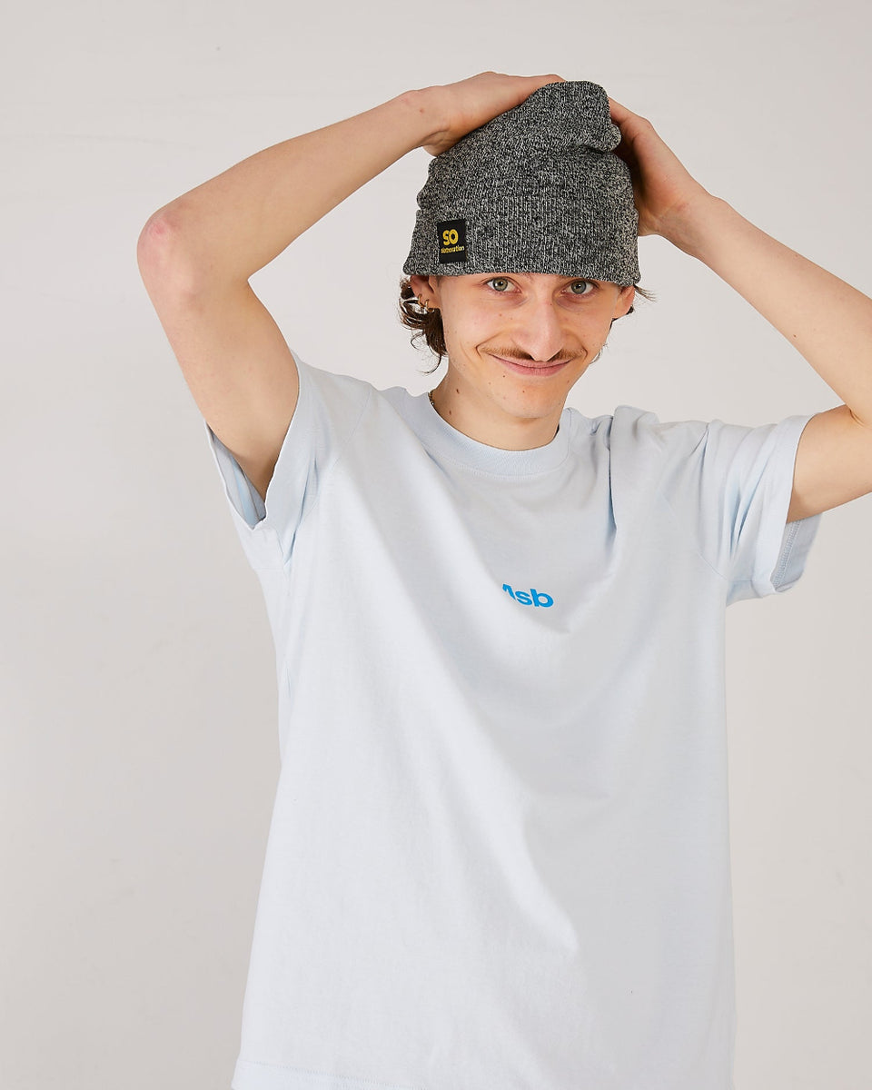 skater wearing a gray knit cuffed beanie SO and a ice blue 4Msb t-shirt.