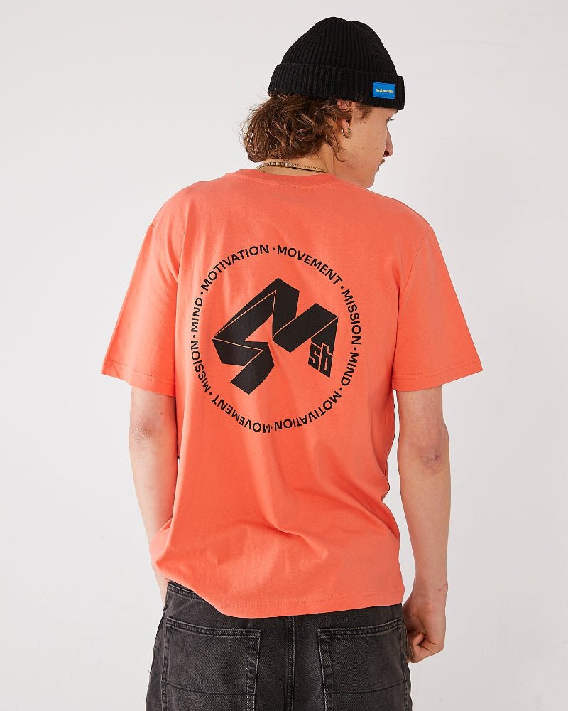 skater wearing a t-shirt 4Msb  Quatro fiesta red and a black skateovation harbour beanie Core (back)