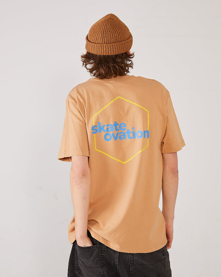 Skater wearing a skateovation SO Honeycomb t-shirt in latte with a yellow honeycomb pattern on the back, a 4Msb fisherman beanie in the colour biscuit.