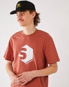 skater wearing a red brown skateovation t-shirt SO 720 and a black trucker cap SO.
