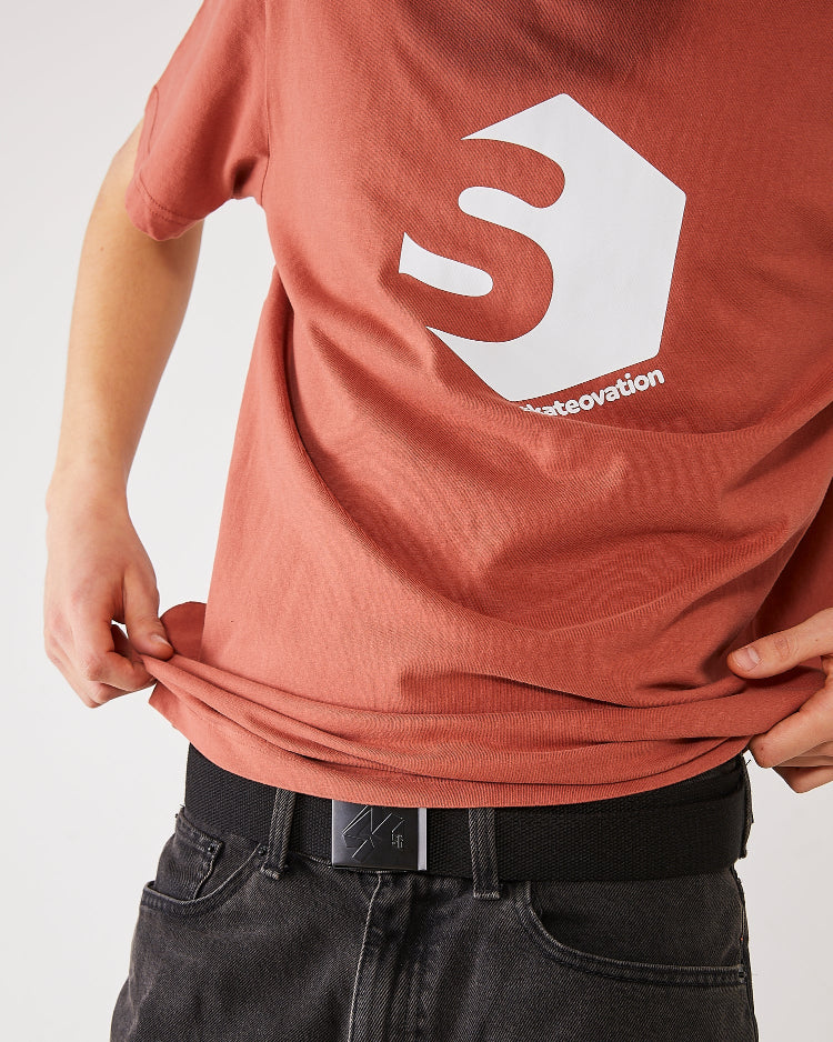 Skater wearing Skateovation T-shirt  and 4Msb webbing belt with buckle bottle opener in black.