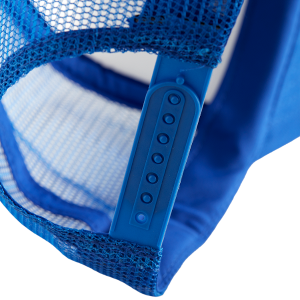 Blue and white Skateovation SO trucker cap, close-up on the breathable mesh back and adjustable strap.