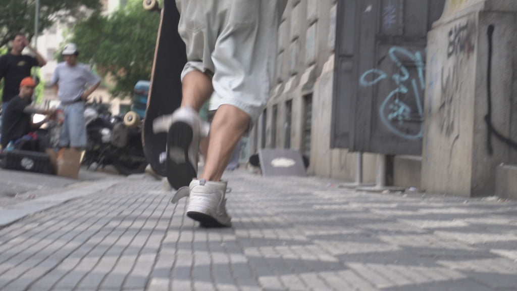 kilian zehnder 4Msb tream rider riding his first pro model skateboard deck graffiti in Sao paulo, celebrating with 4Msb team riders Bruno vinicius, Sérgio André and Hadriel Junior, TIPtech, 2026
