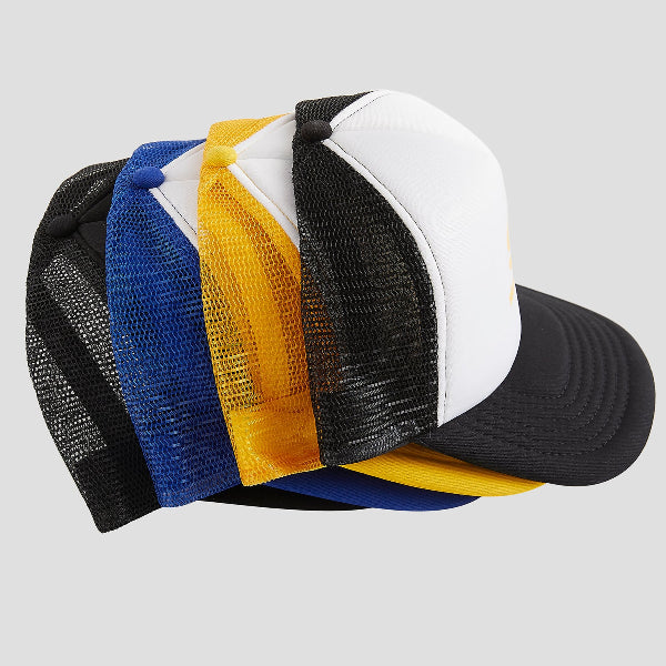 Skateovation trucker caps SO in four colours (from left): black, blue/white, yellow/white and black/white.