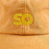 Skateovation dad cap SO in the colour mustard (vorange), close-up of the embroidered SO logo in yellow on the front.